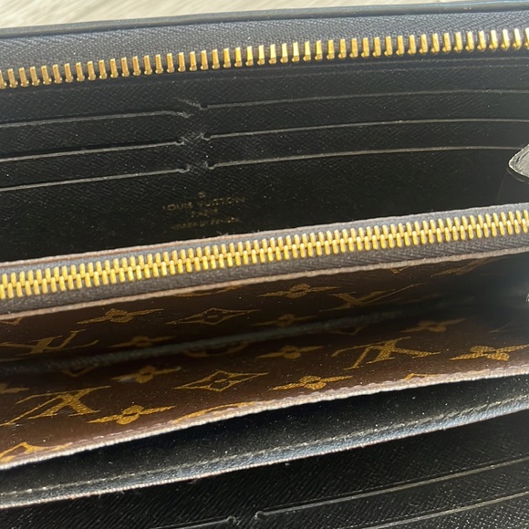 Louis Vuitton iconic logo zippy wallet - Picture 5 of 17